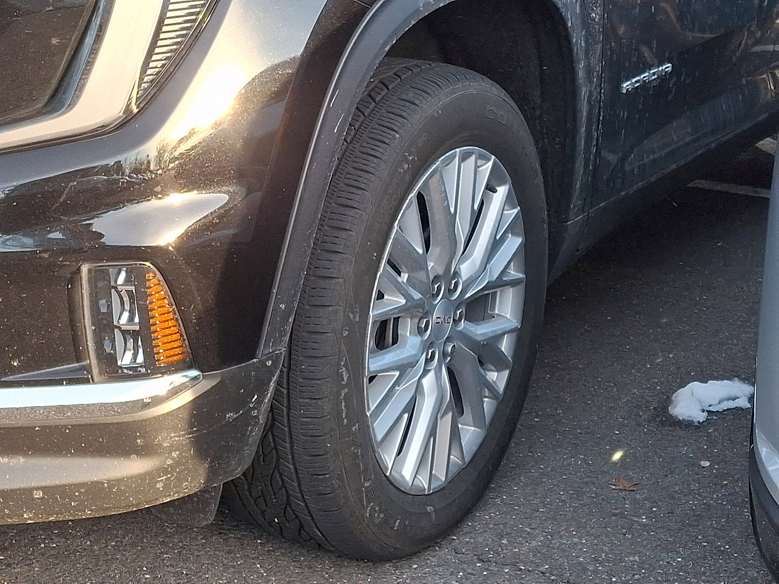 Used 2024 GMC Acadia Elevation image 6