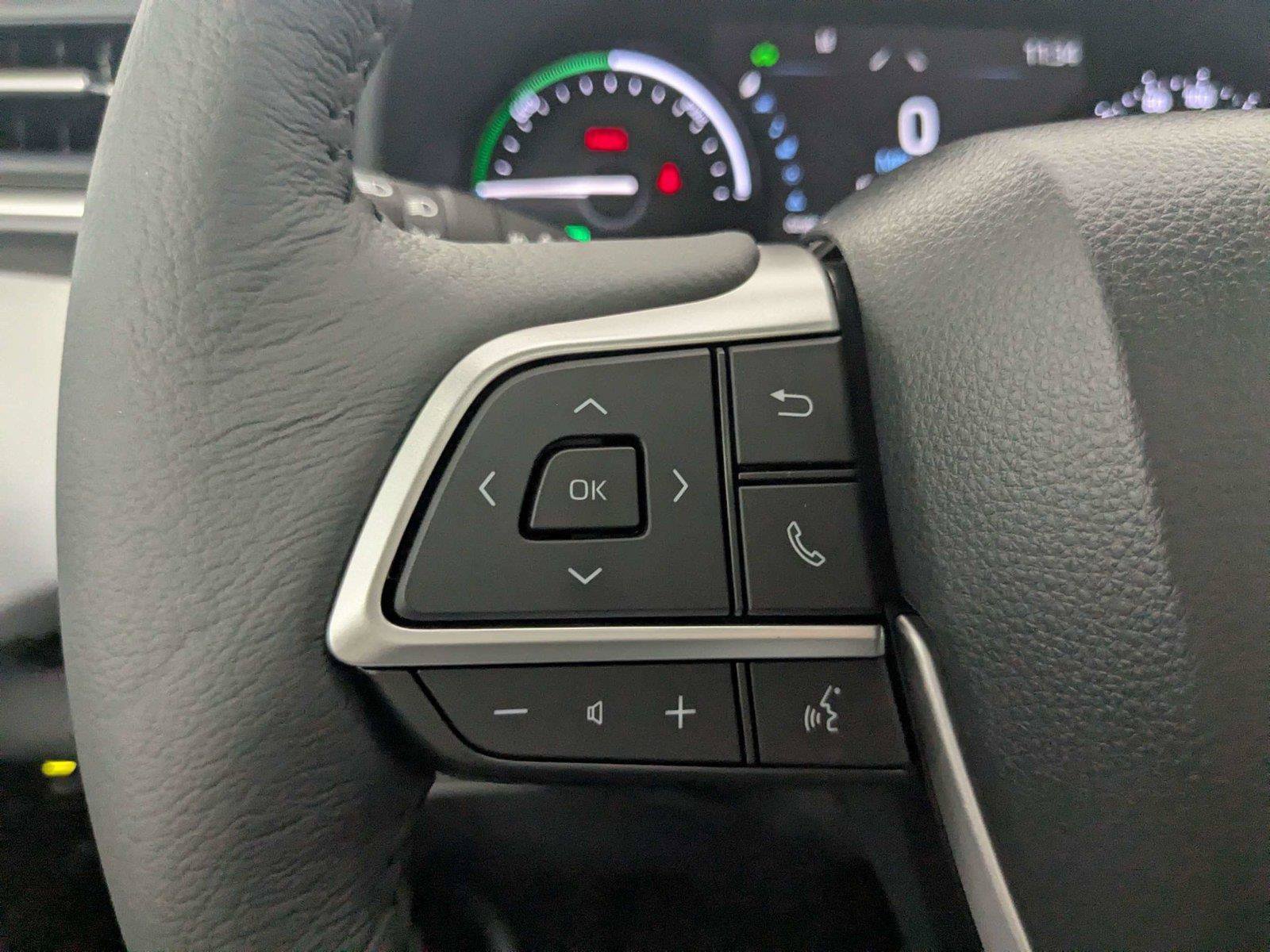 New 2026 Toyota Sienna XLE FWD image 14