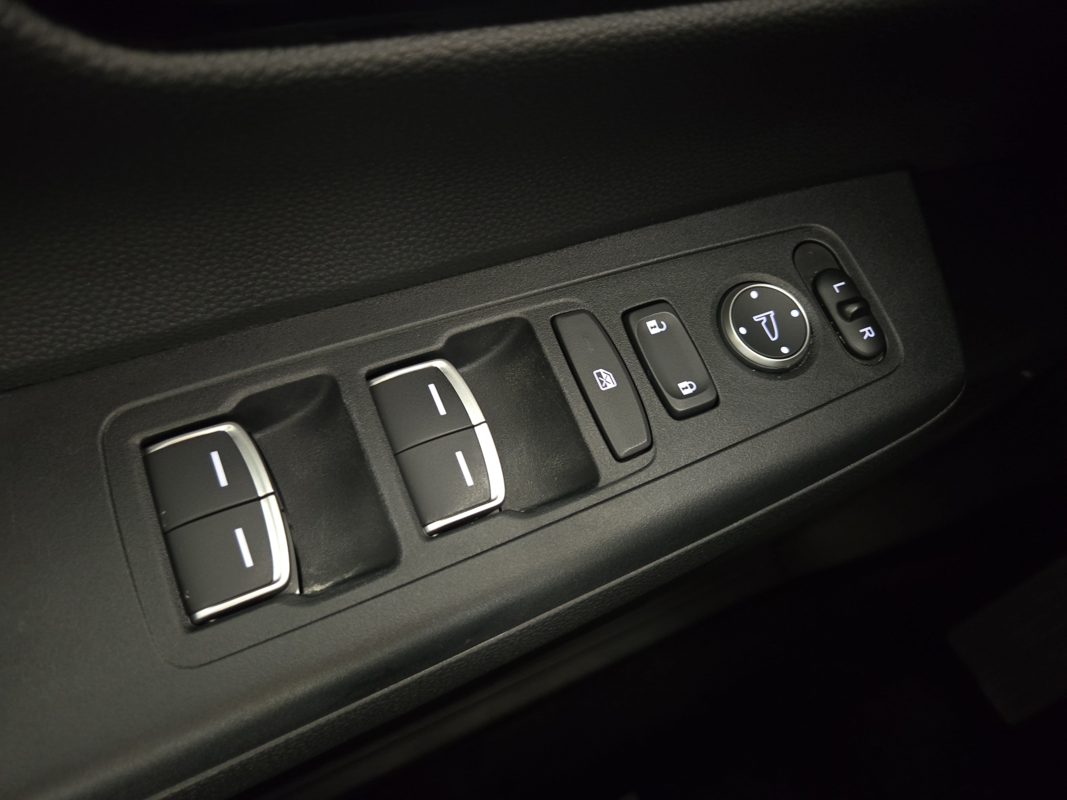 Used 2025 Honda CR-V EX-L image 27