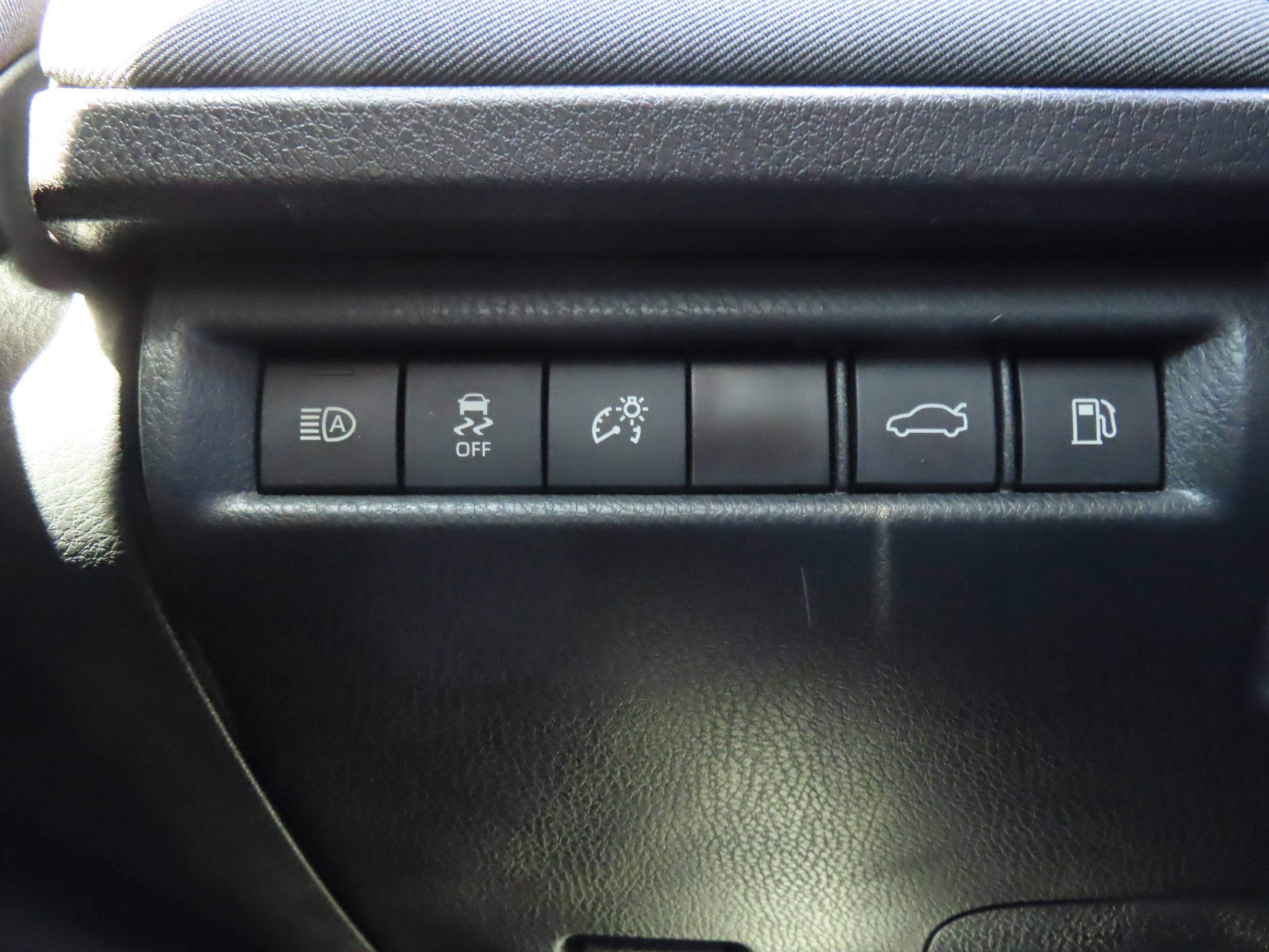 Used 2025 Toyota Camry LE FWD image 22