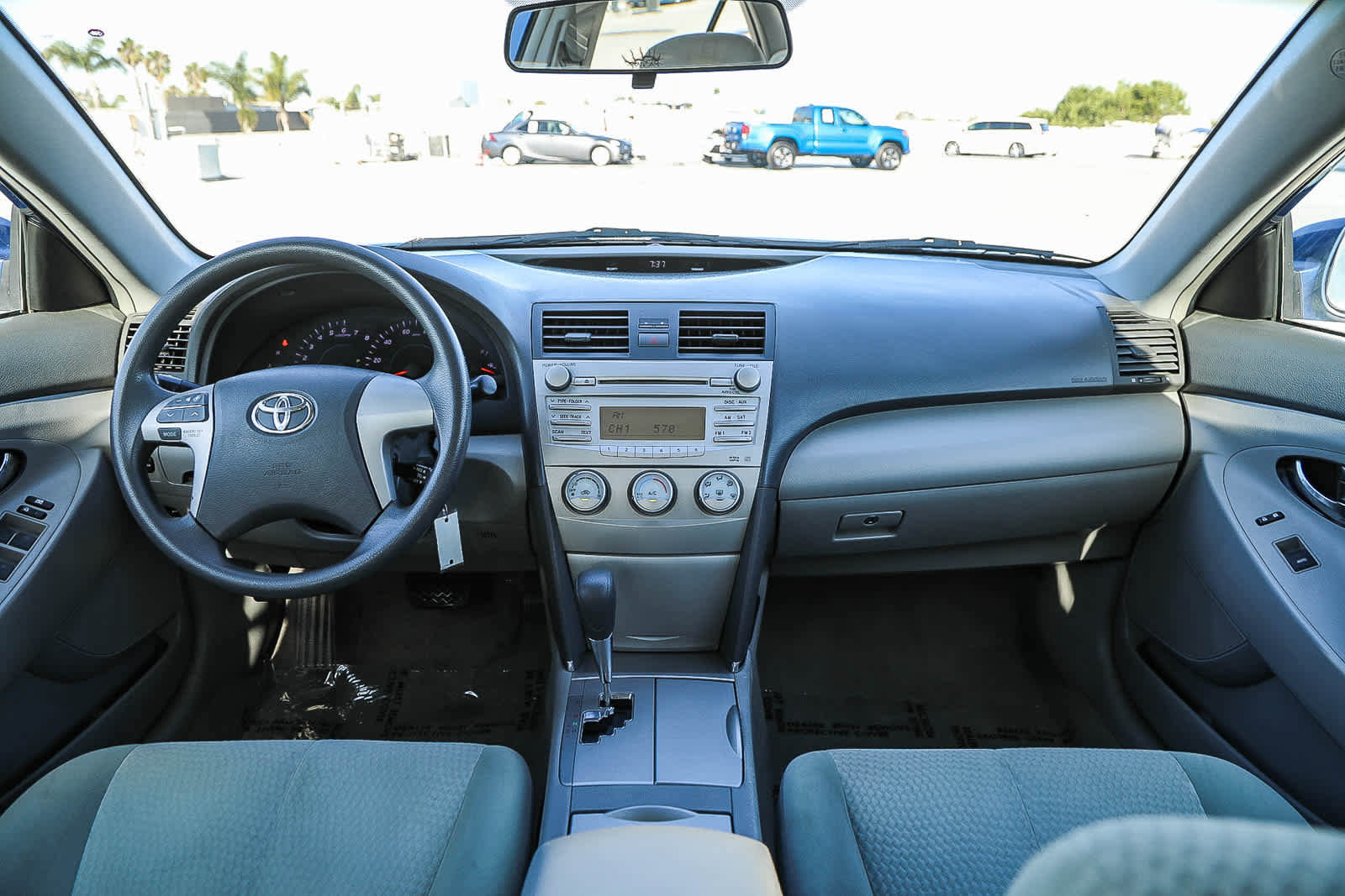 Used 2010 Toyota Camry LE image 12