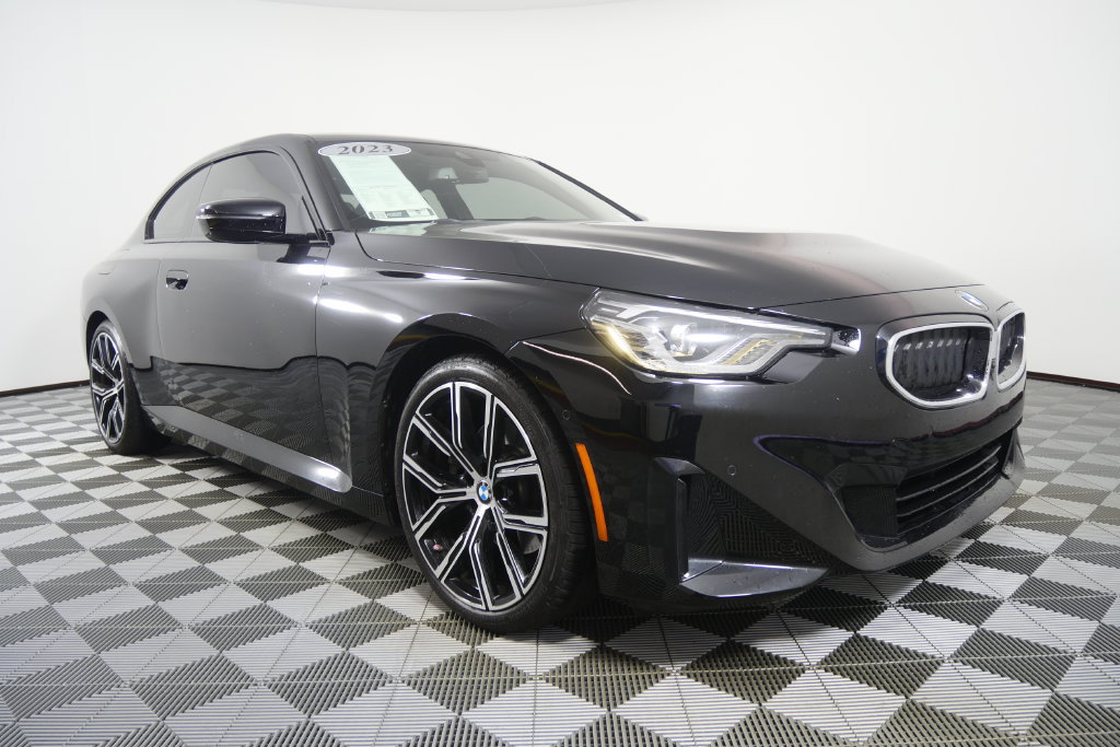Used 2023 BMW 230i Coupe w/ Premium Package RWD image 2