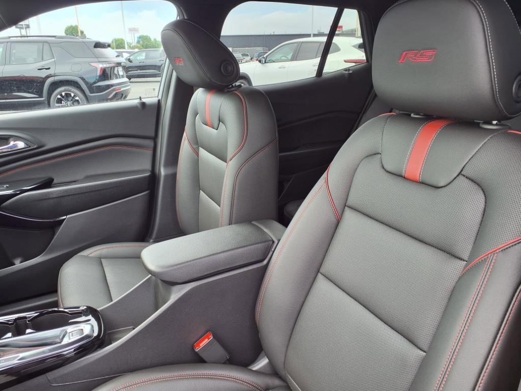 New 2025 Chevrolet Trax RS w/ Sunroof Package FWD image 14