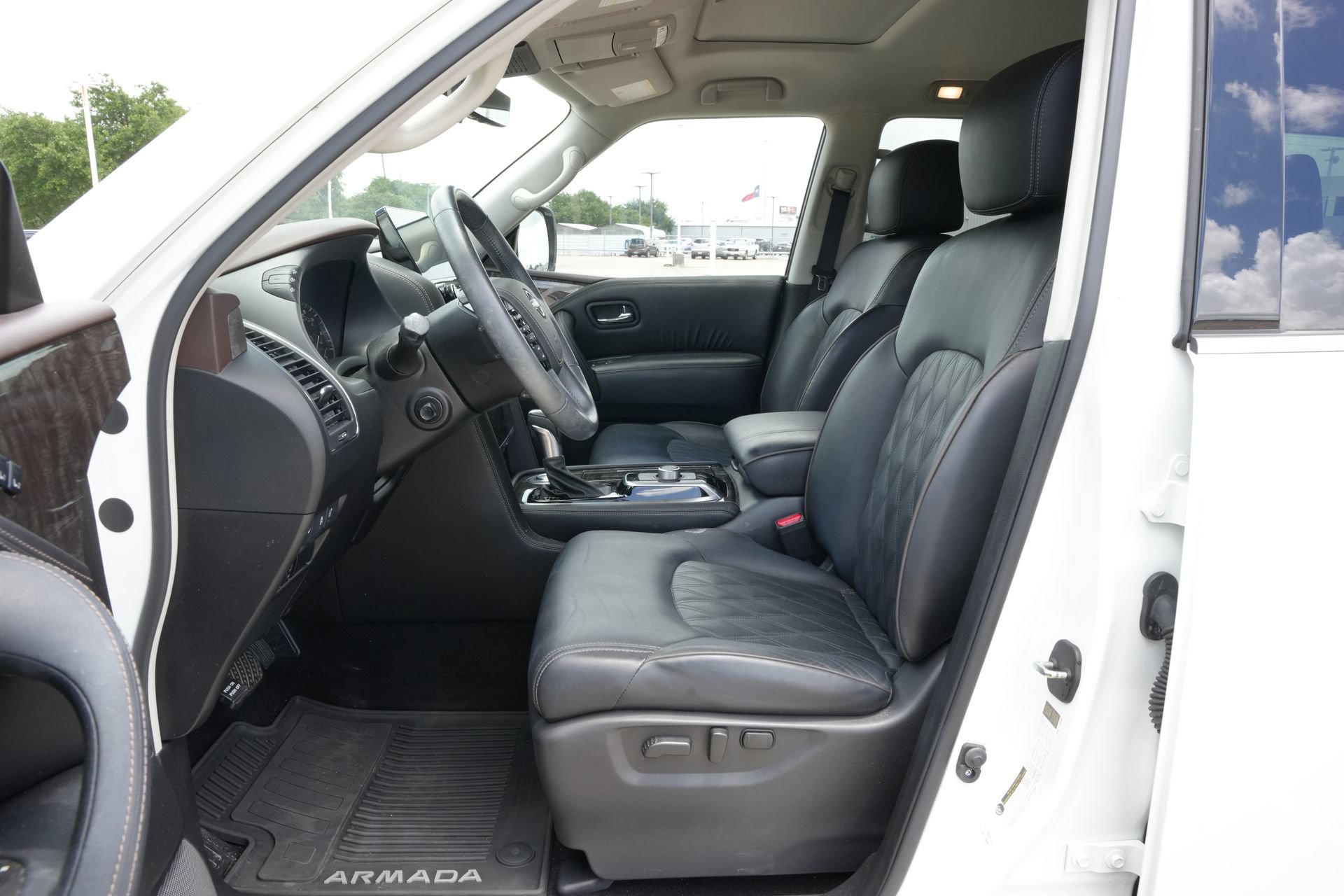 Used 2023 Nissan Armada Platinum w/ Captain's Chairs Package RWD image 15