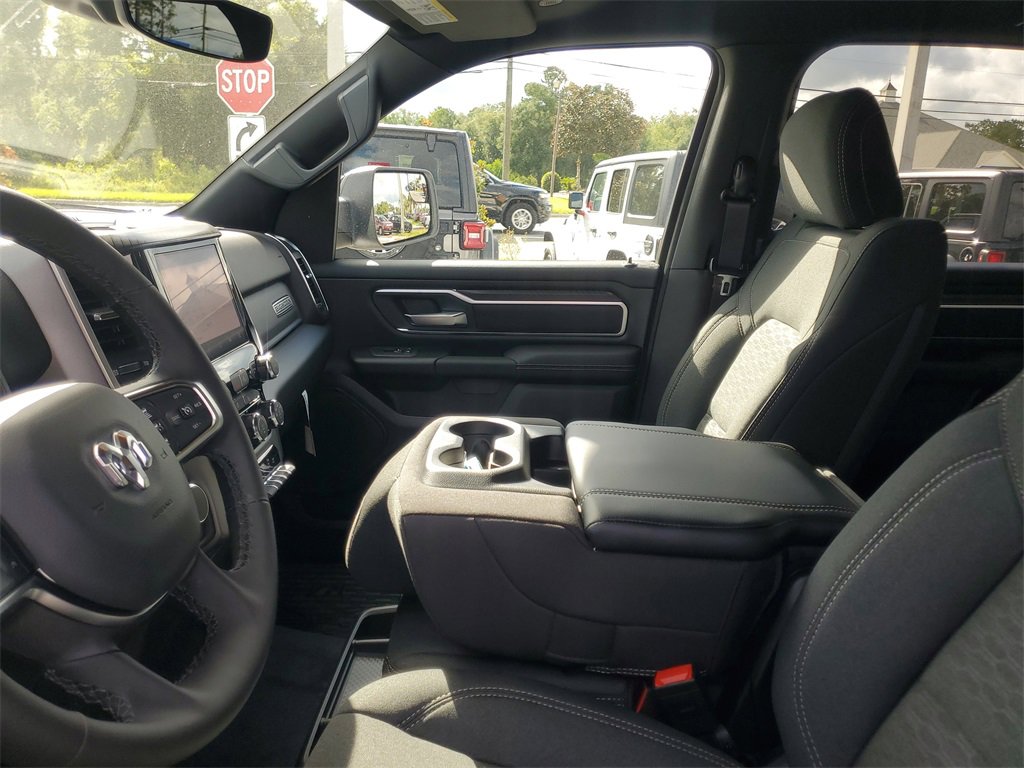 New 2025 RAM 1500 4x4 Crew Cab image 8