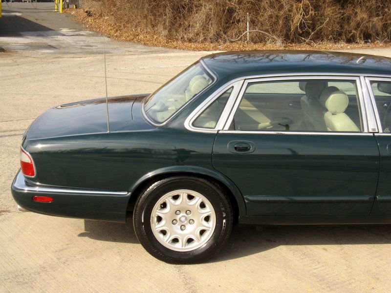 Used 2000 Jaguar XJ8 image 11