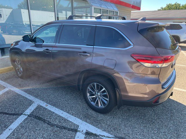 Used 2017 Toyota Highlander XLE AWD/4WD image 8