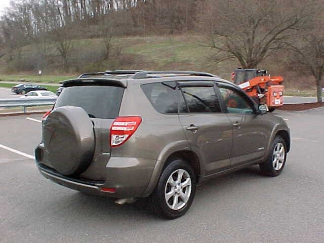 Used 2011 Toyota RAV4 Limited w/ Limited Extra Value Pkg AWD/4WD image 5