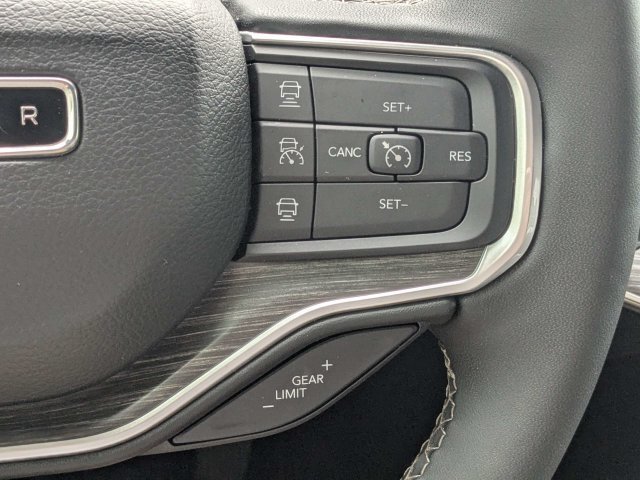 Certified 2023 Jeep Wagoneer Series II w/ Convenience Group I RWD image 25
