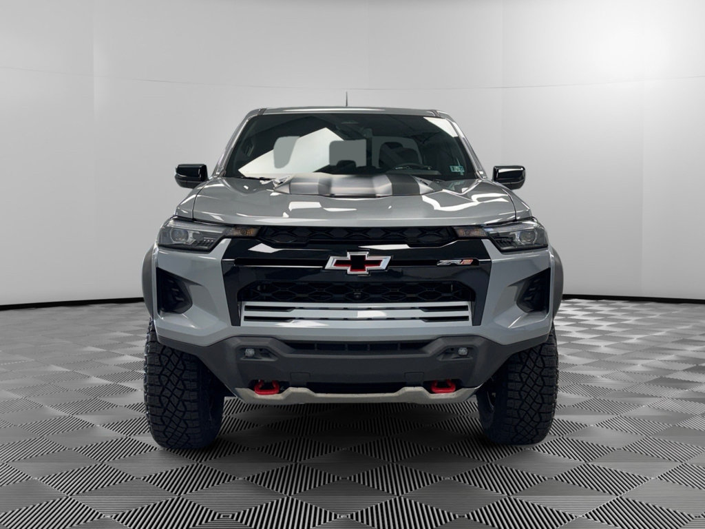 Used 2025 Chevrolet Colorado ZR2 w/ Technology Package AWD/4WD image 3