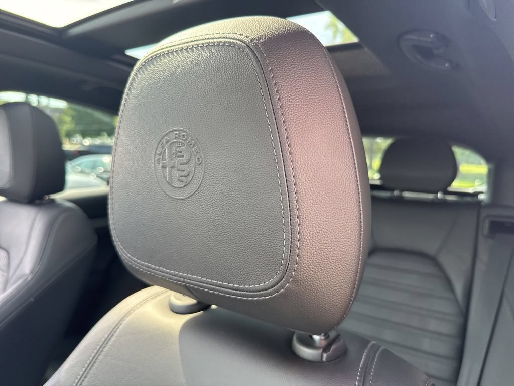 Used 2022 Alfa Romeo Stelvio Veloce AWD/4WD image 33