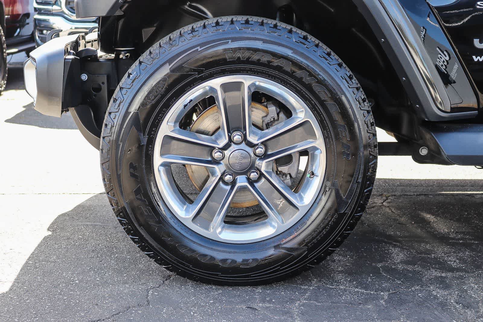 Used 2018 Jeep Wrangler Unlimited Sahara AWD/4WD image 10