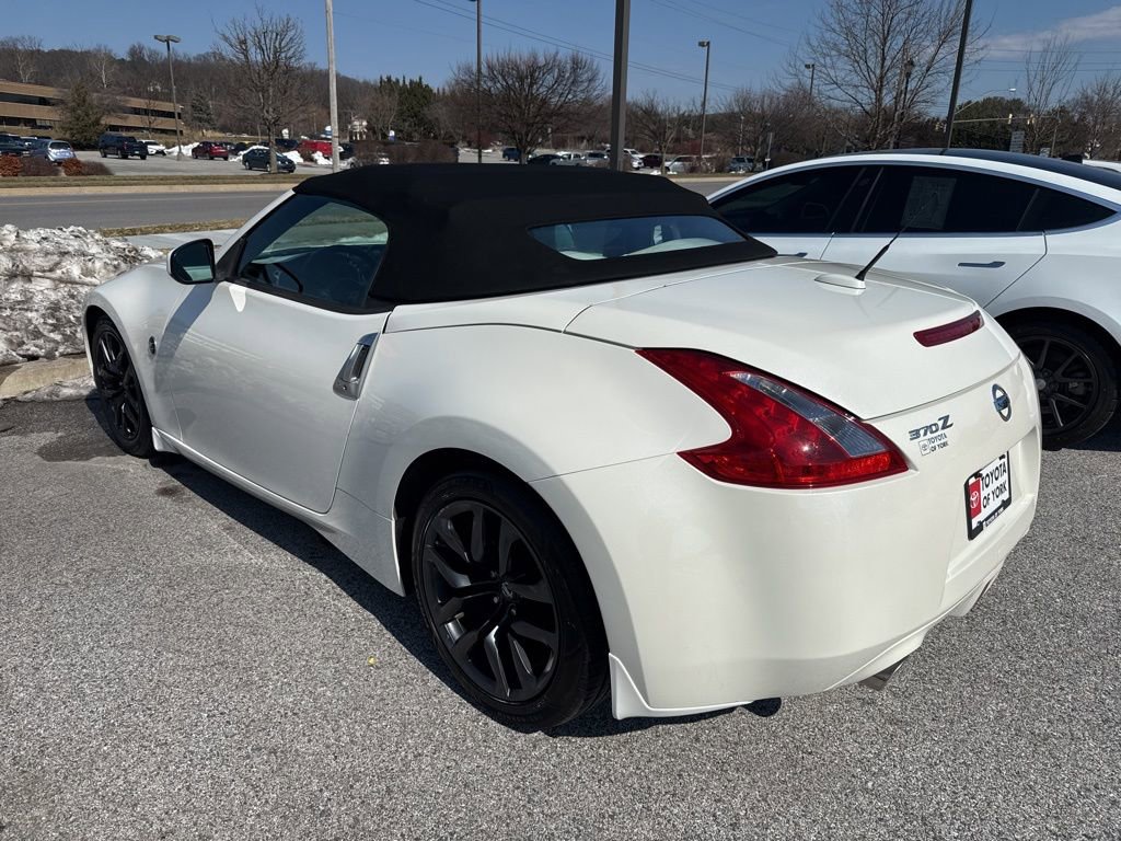 Used 2016 Nissan 370Z Touring image 21