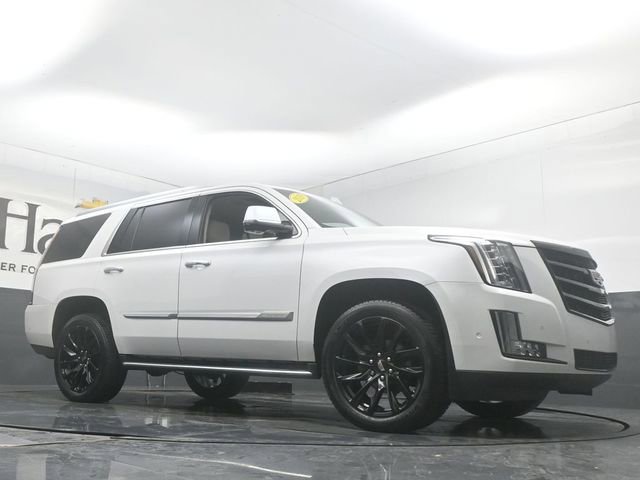 Used 2019 Cadillac Escalade Luxury AWD/4WD image 2