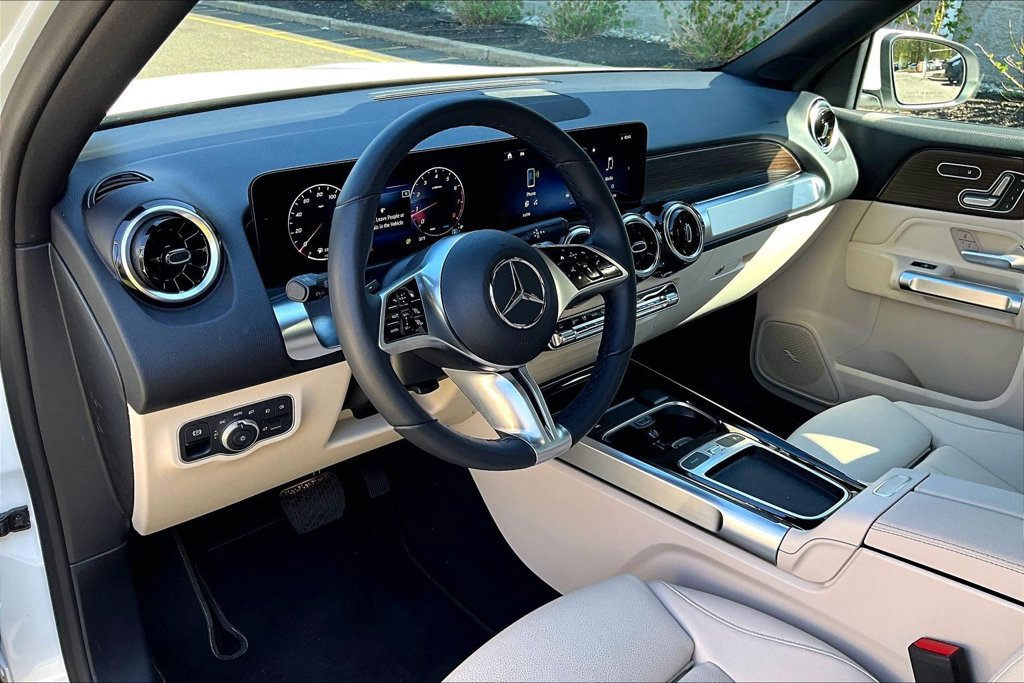 Used 2026 Mercedes-Benz GLB 250 4MATIC image 13