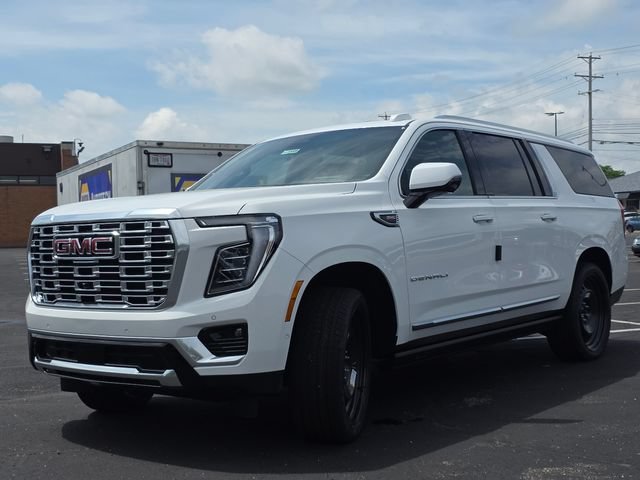 New 2026 GMC Yukon XL Denali w/ Denali Reserve Package AWD/4WD image 13