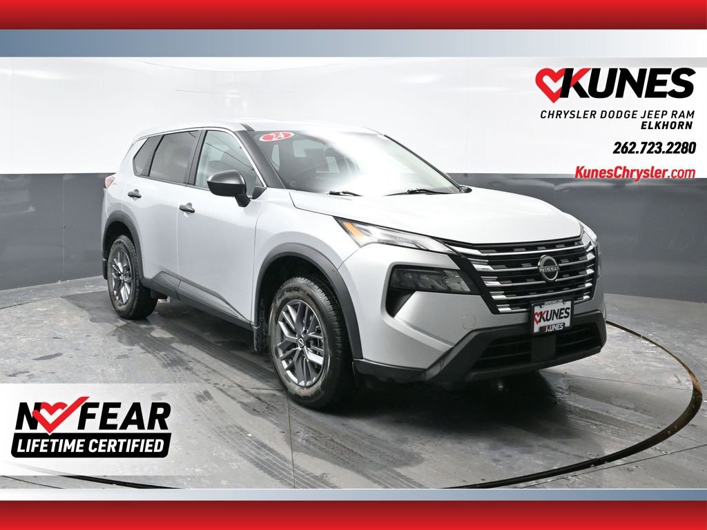 Used 2024 Nissan Rogue S image 1