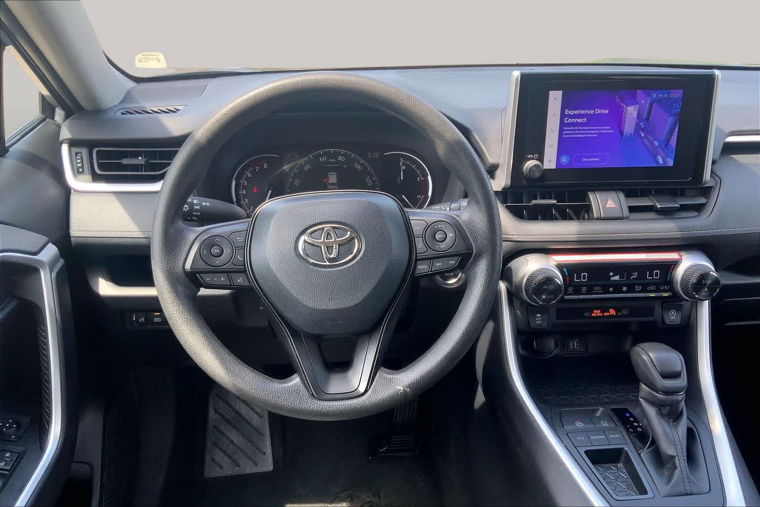 Used 2025 Toyota RAV4 XLE FWD image 10