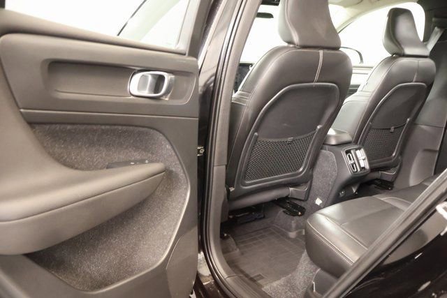 Used 2020 Volvo XC40 T5 Momentum w/ Protection Package image 27