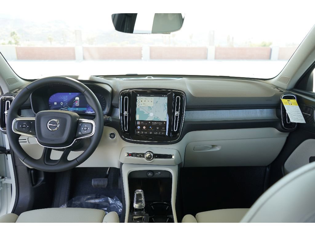 New 2026 Volvo XC40 B5 Ultra w/ Climate Package image 21