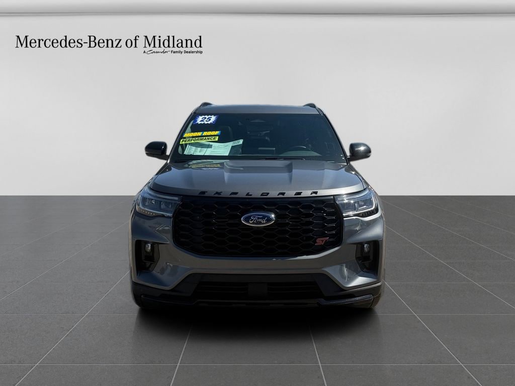 Used 2025 Ford Explorer ST image 2