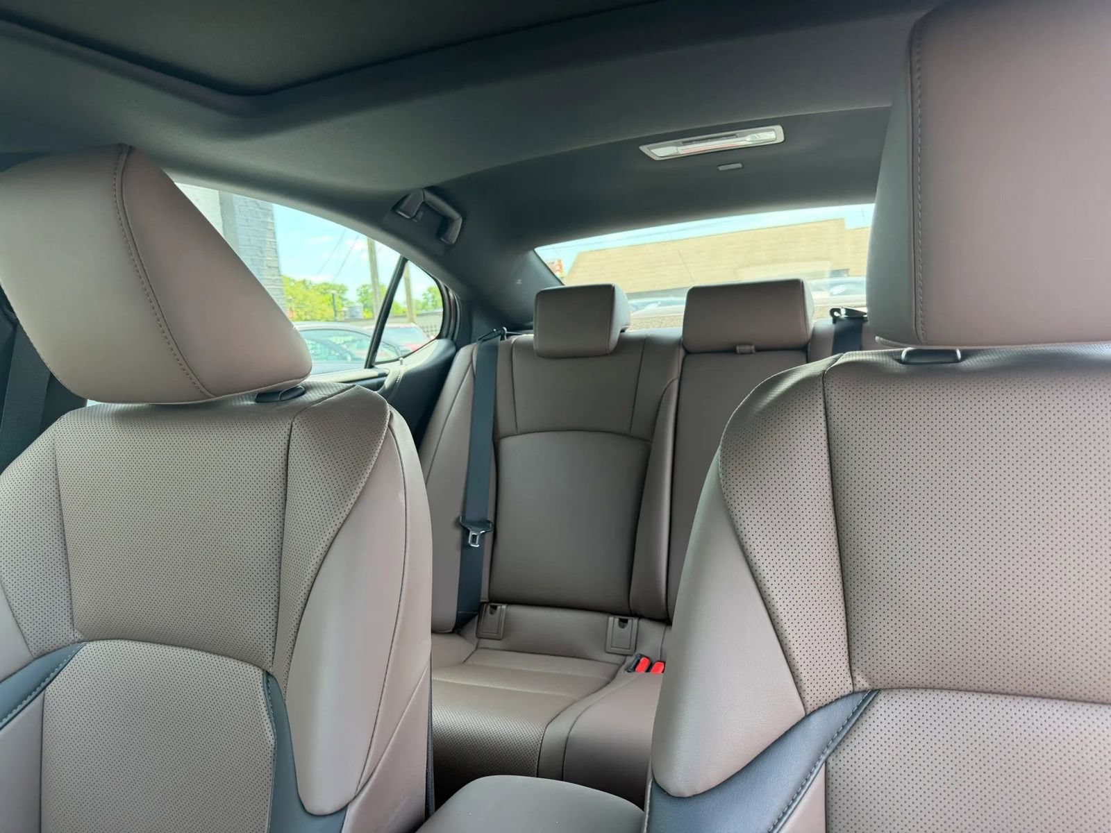 Used 2023 Lexus ES 350 w/ Premium Package FWD image 13