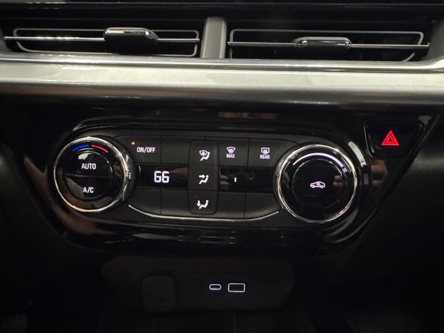 Used 2024 Chevrolet Trax LT FWD image 17