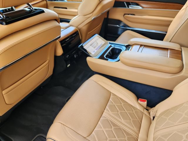 Certified 2025 Jeep Grand Wagoneer Series III AWD/4WD image 31