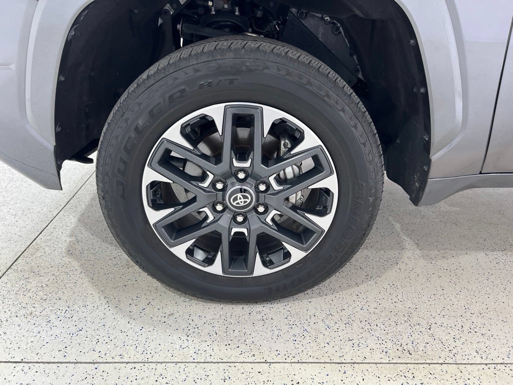 Used 2025 Toyota Tundra Limited AWD/4WD image 29