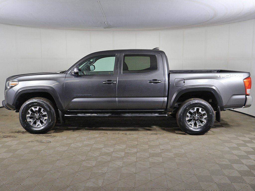 Used 2019 Toyota Tacoma TRD Off-Road image 12