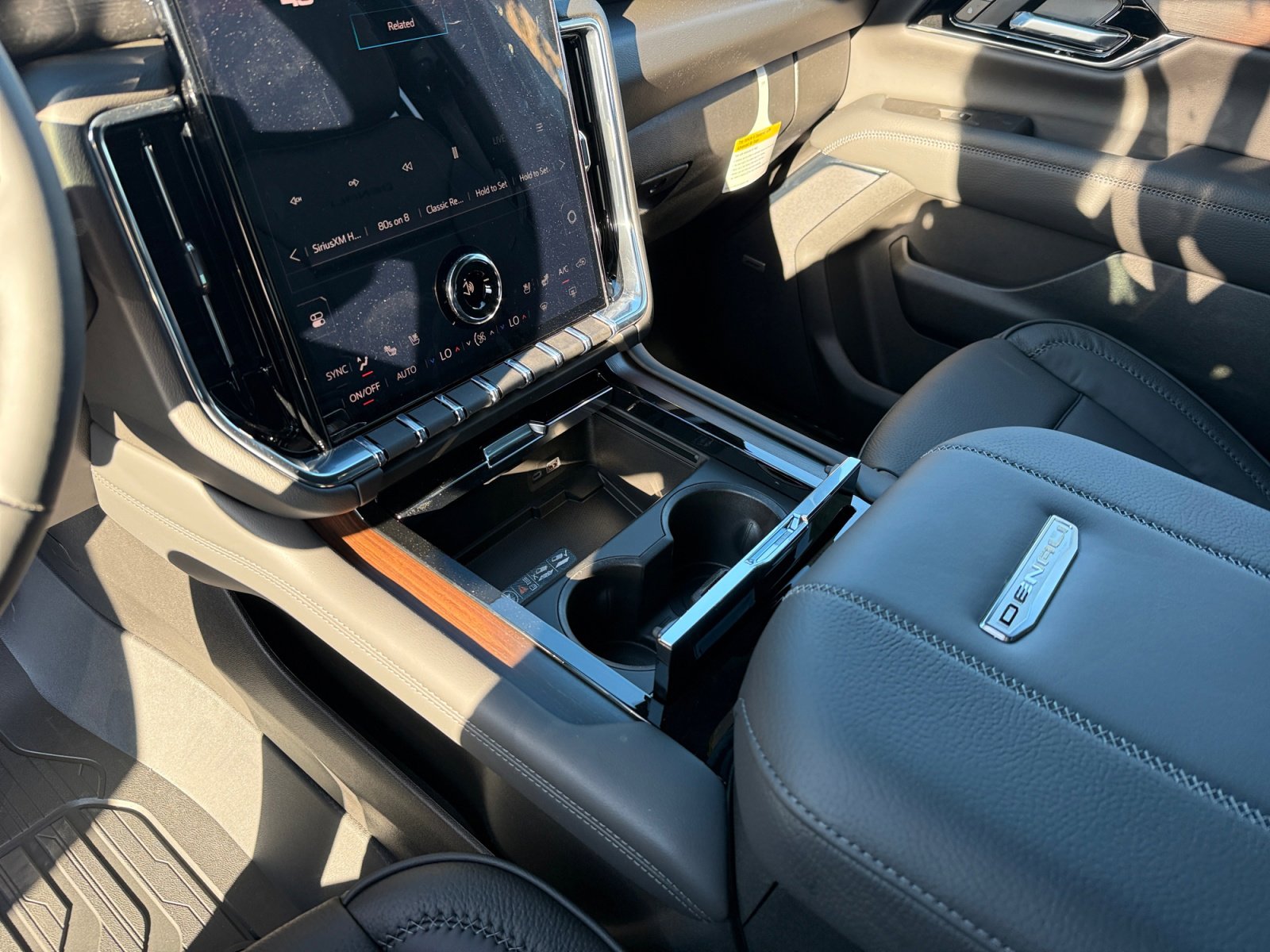 New 2026 GMC Yukon Denali w/ Denali Reserve Package image 13