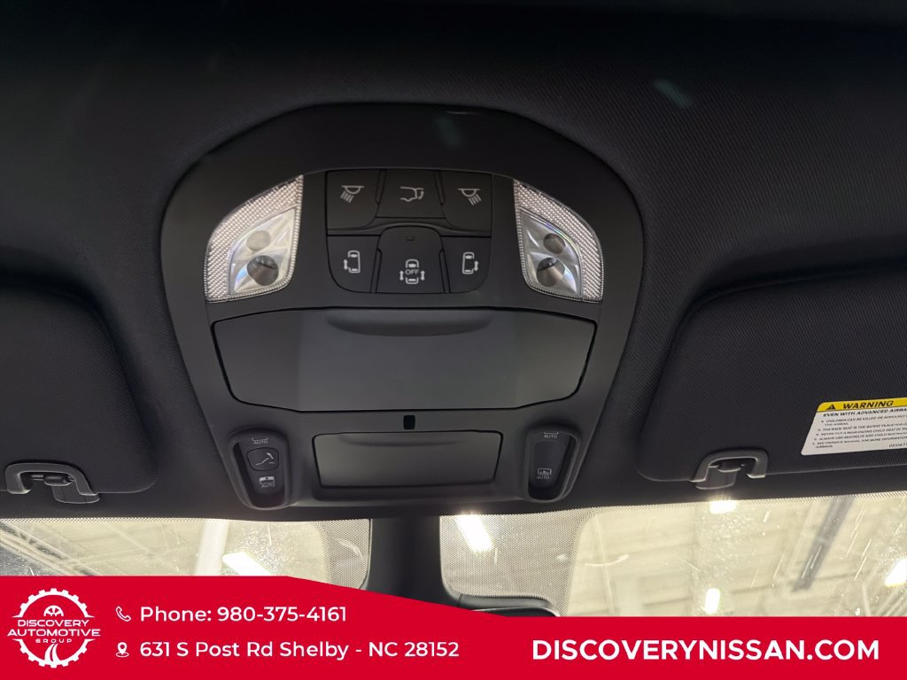 Used 2025 Chrysler Pacifica Limited FWD image 28