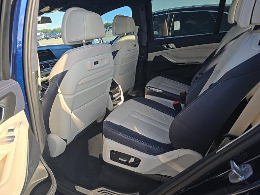 Used 2022 BMW X7 xDrive40i w/ M Sport Package AWD/4WD image 13