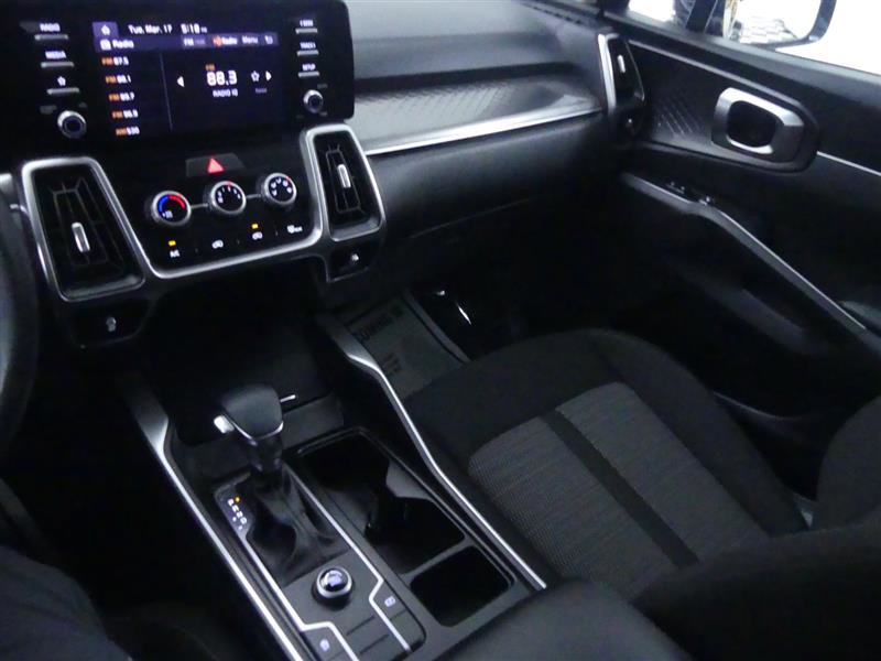 Used 2023 Kia Sorento LX image 15