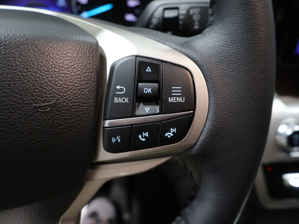 Used 2024 Ford Explorer XLT AWD/4WD image 32