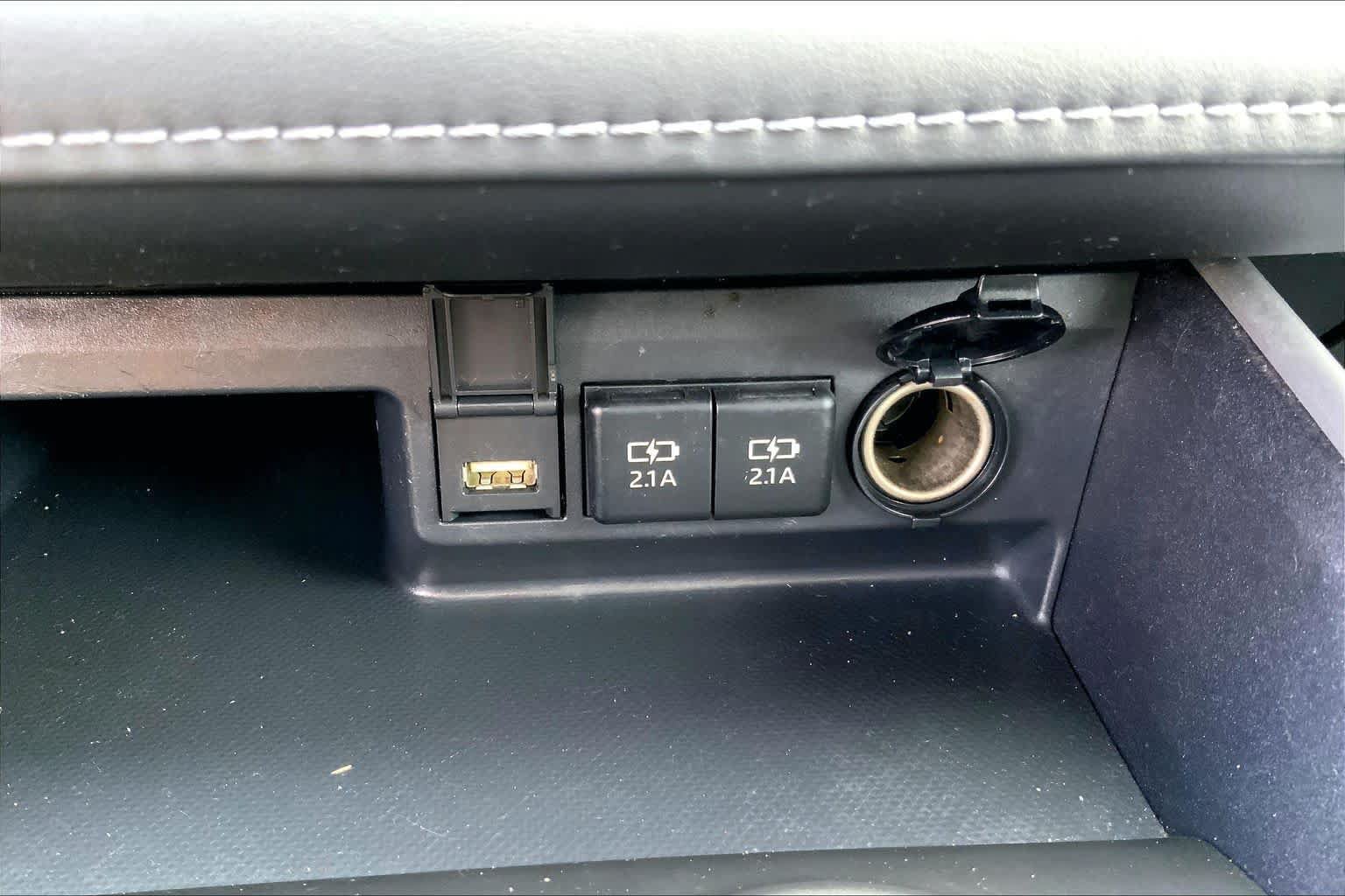 Used 2020 Toyota Highlander XLE AWD/4WD image 33