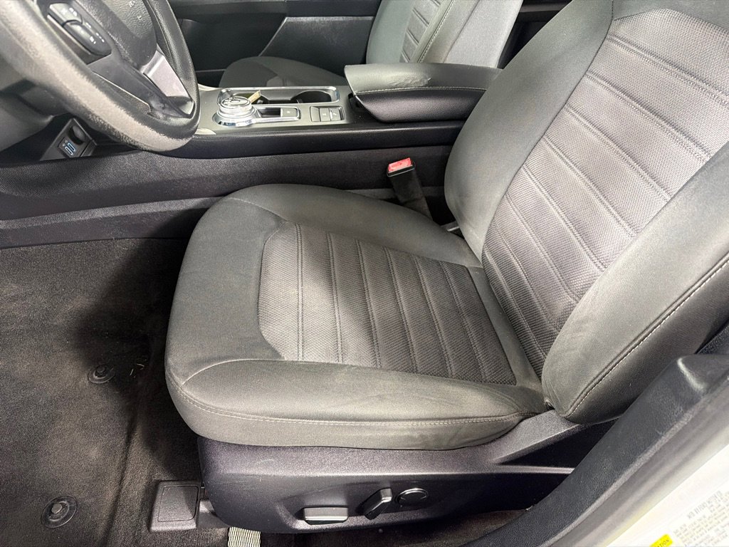 Used 2019 Ford Fusion SE FWD image 12