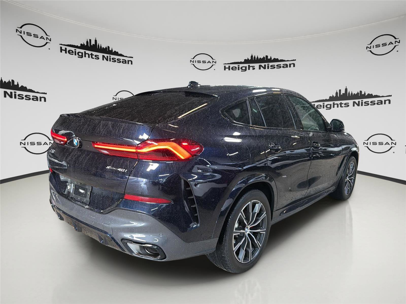 Used 2023 BMW X6 xDrive40i w/ M Sport Package AWD/4WD image 4