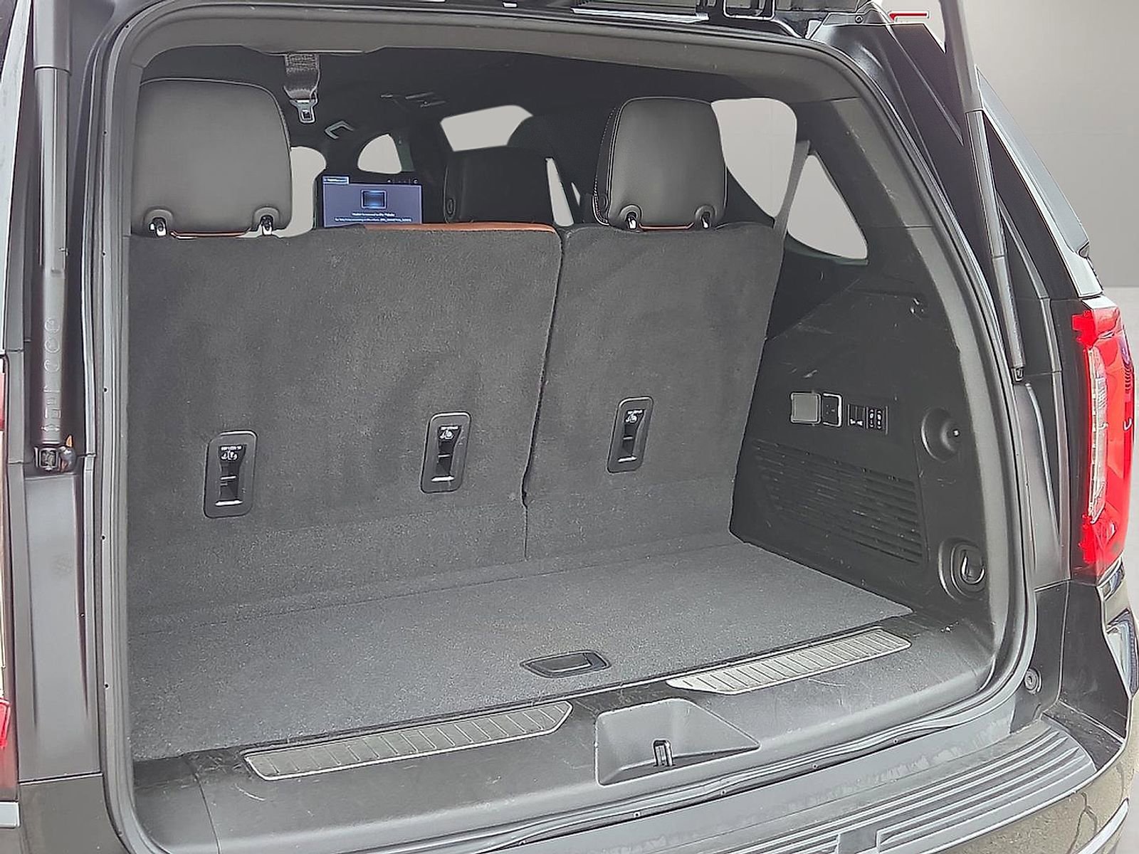 Certified 2023 GMC Yukon Denali Ultimate image 9