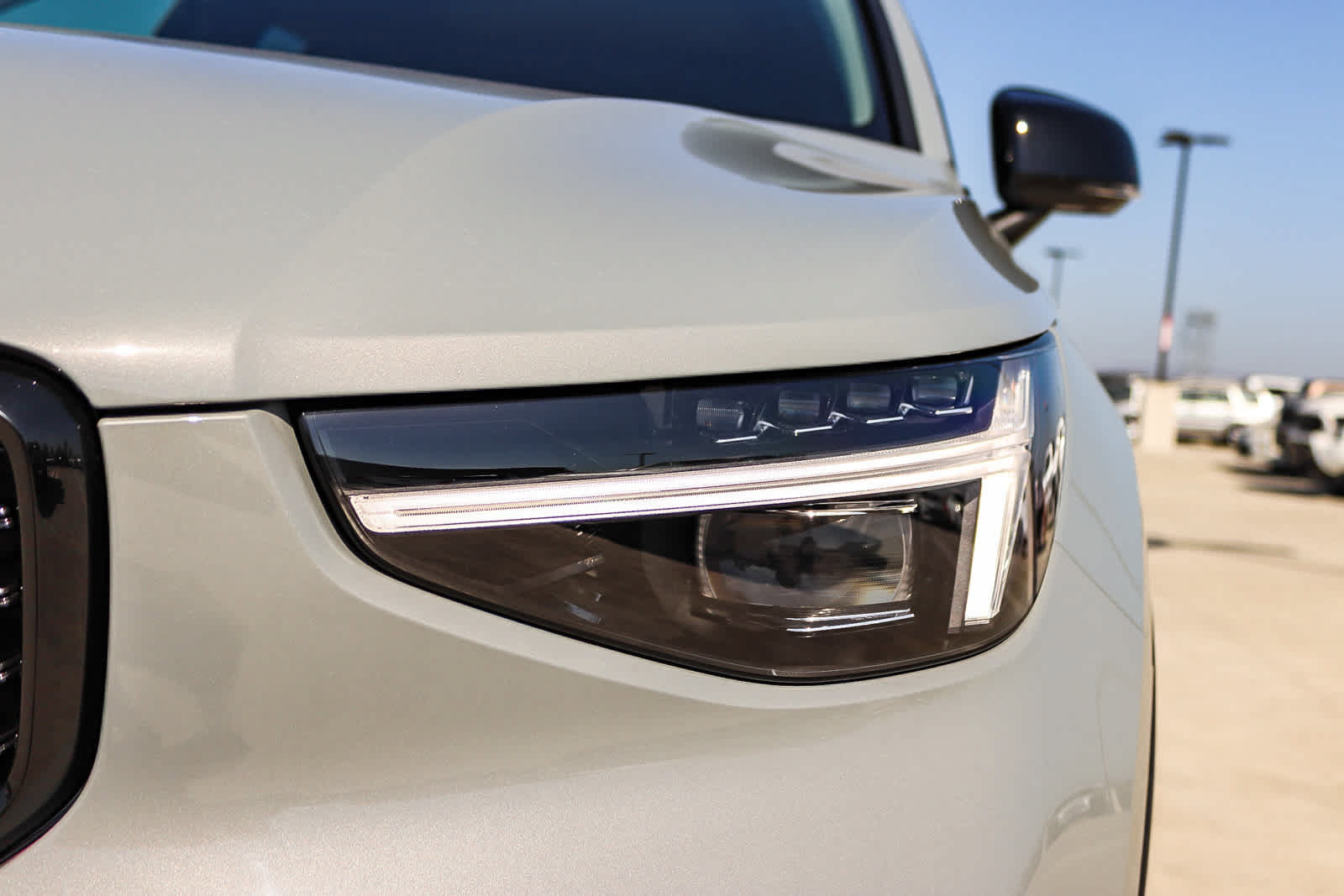 Used 2025 Volvo XC40 B5 Plus w/ Protection Package Premier AWD/4WD image 7