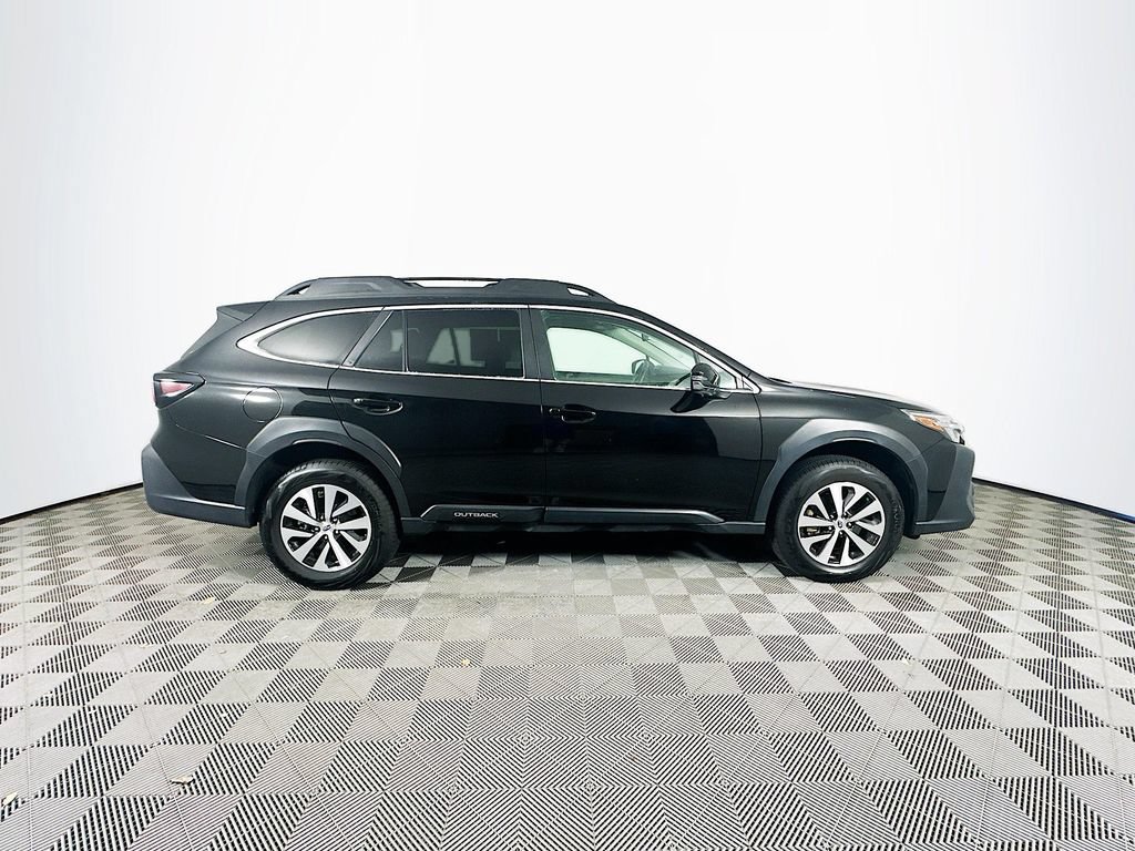 Used 2025 Subaru Outback Premium AWD/4WD image 11