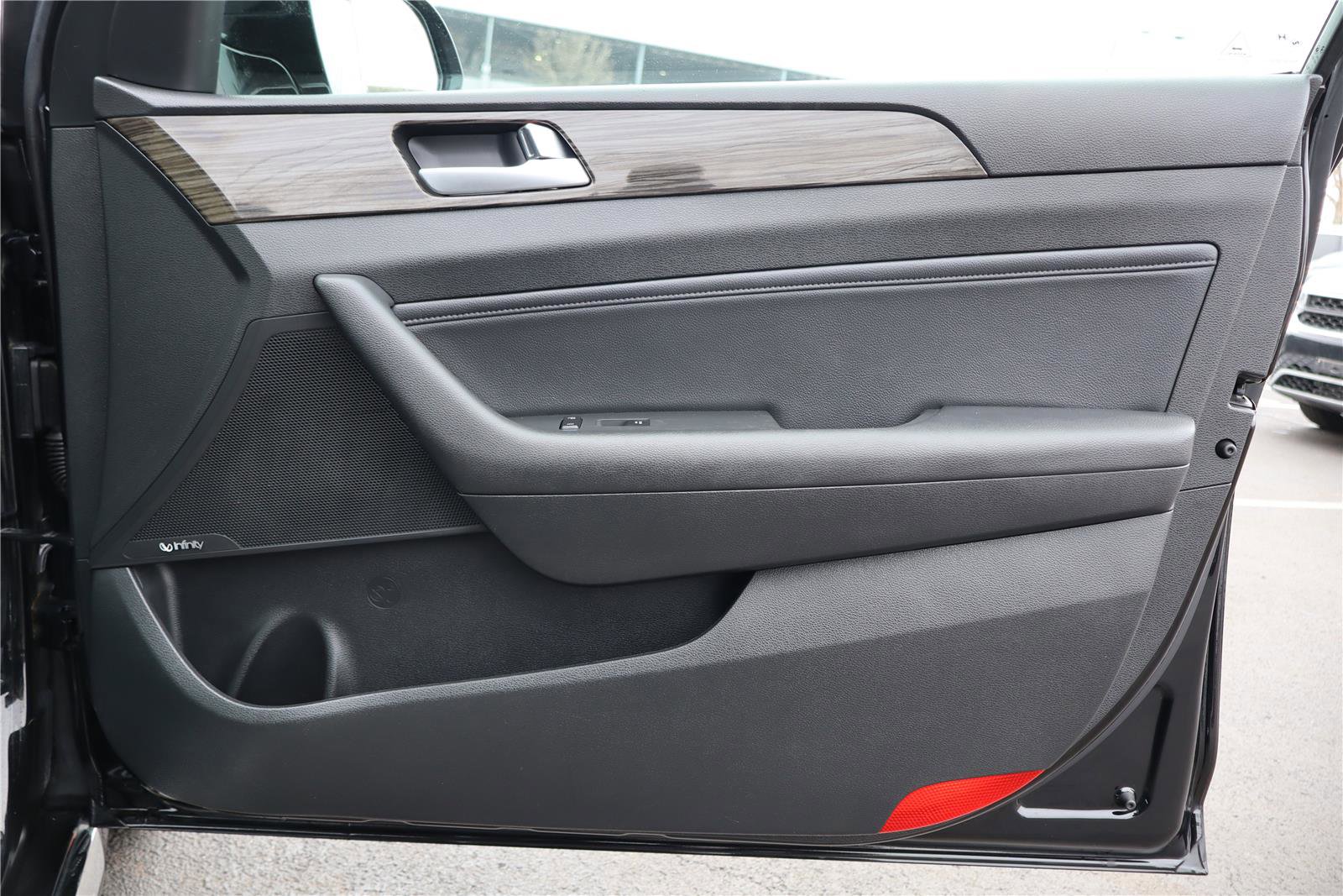 Used 2015 Hyundai Sonata Limited w/ Option Group 06 image 25