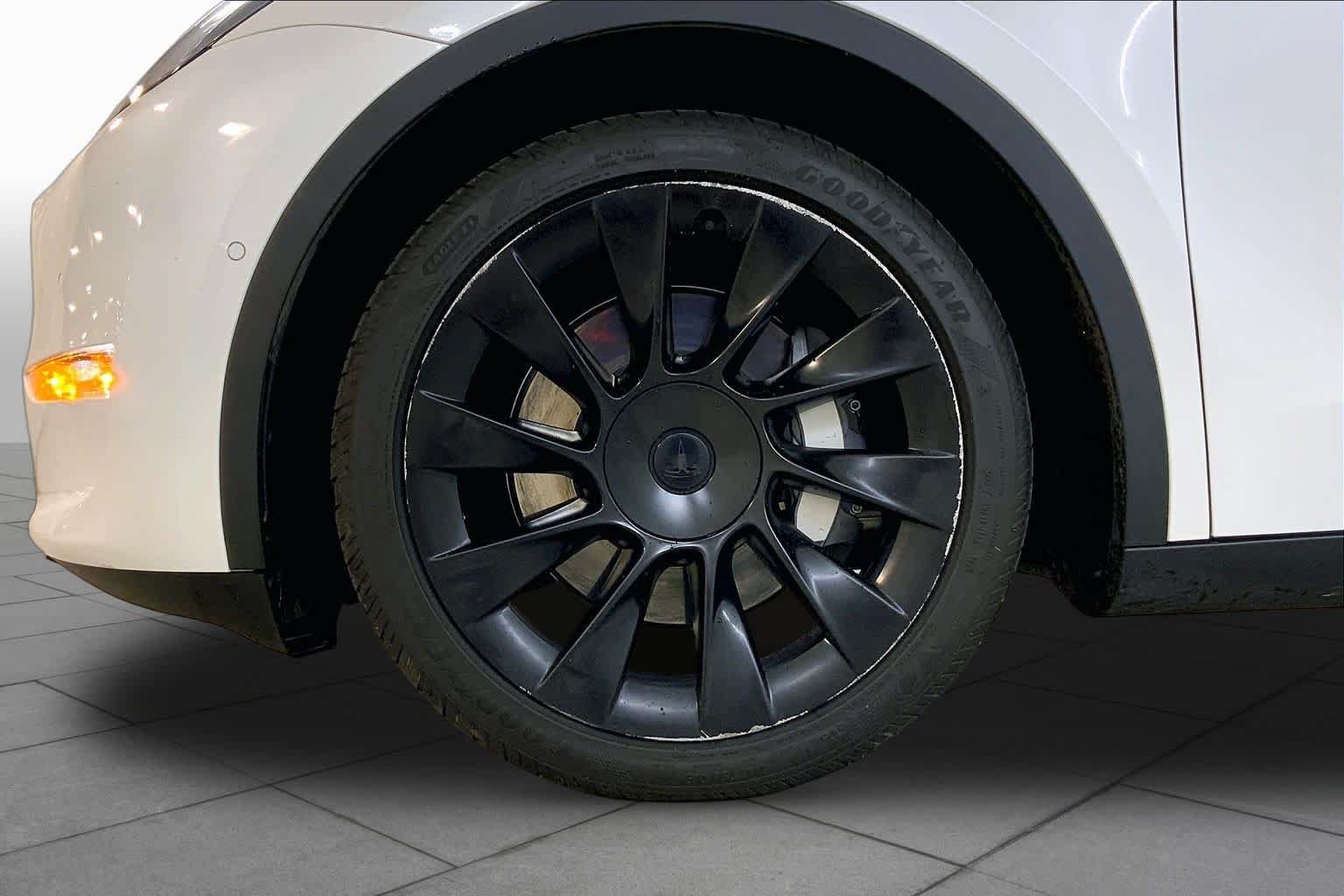 Used 2022 Tesla Model Y Long Range AWD/4WD image 10