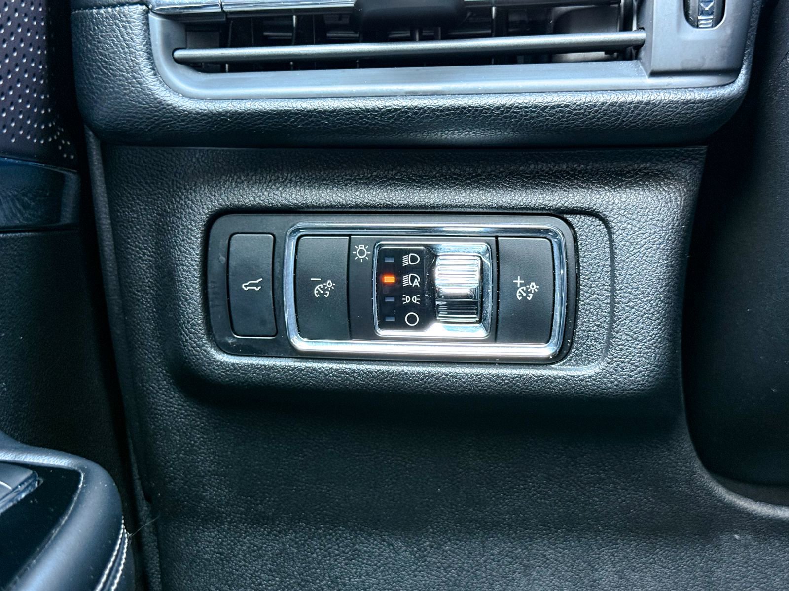 Used 2023 Lincoln Corsair AWD w/ Equipment Group 101A image 33