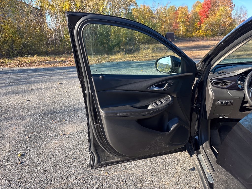 Used 2022 Buick Encore GX Preferred w/ Cold Weather Comfort Package AWD/4WD image 11