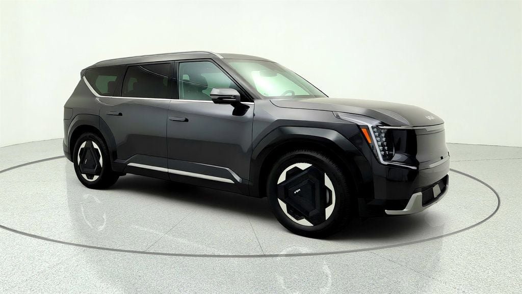 Used 2024 Kia EV9 Land AWD/4WD image 3