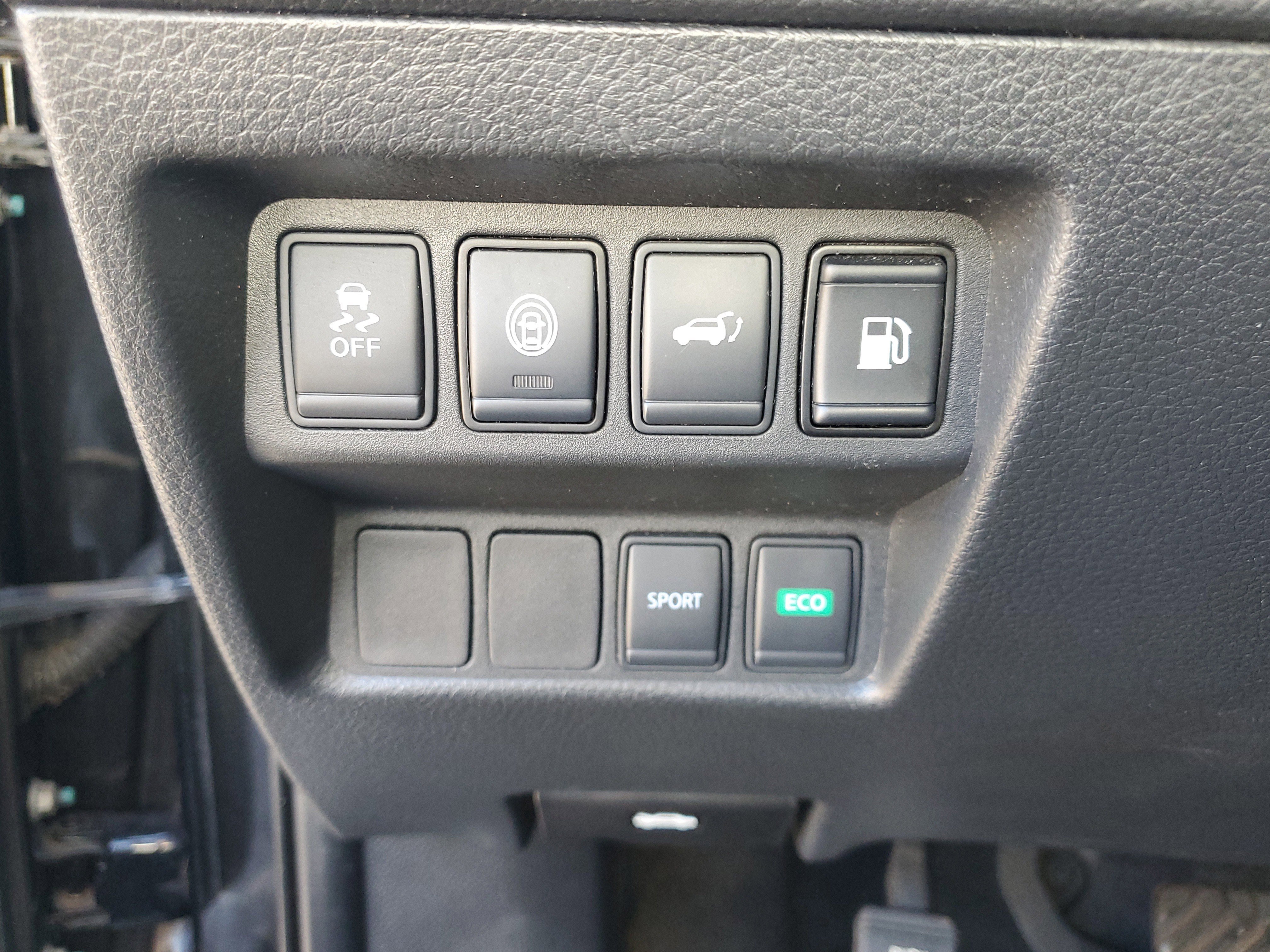 Used 2020 Nissan Rogue SV image 25