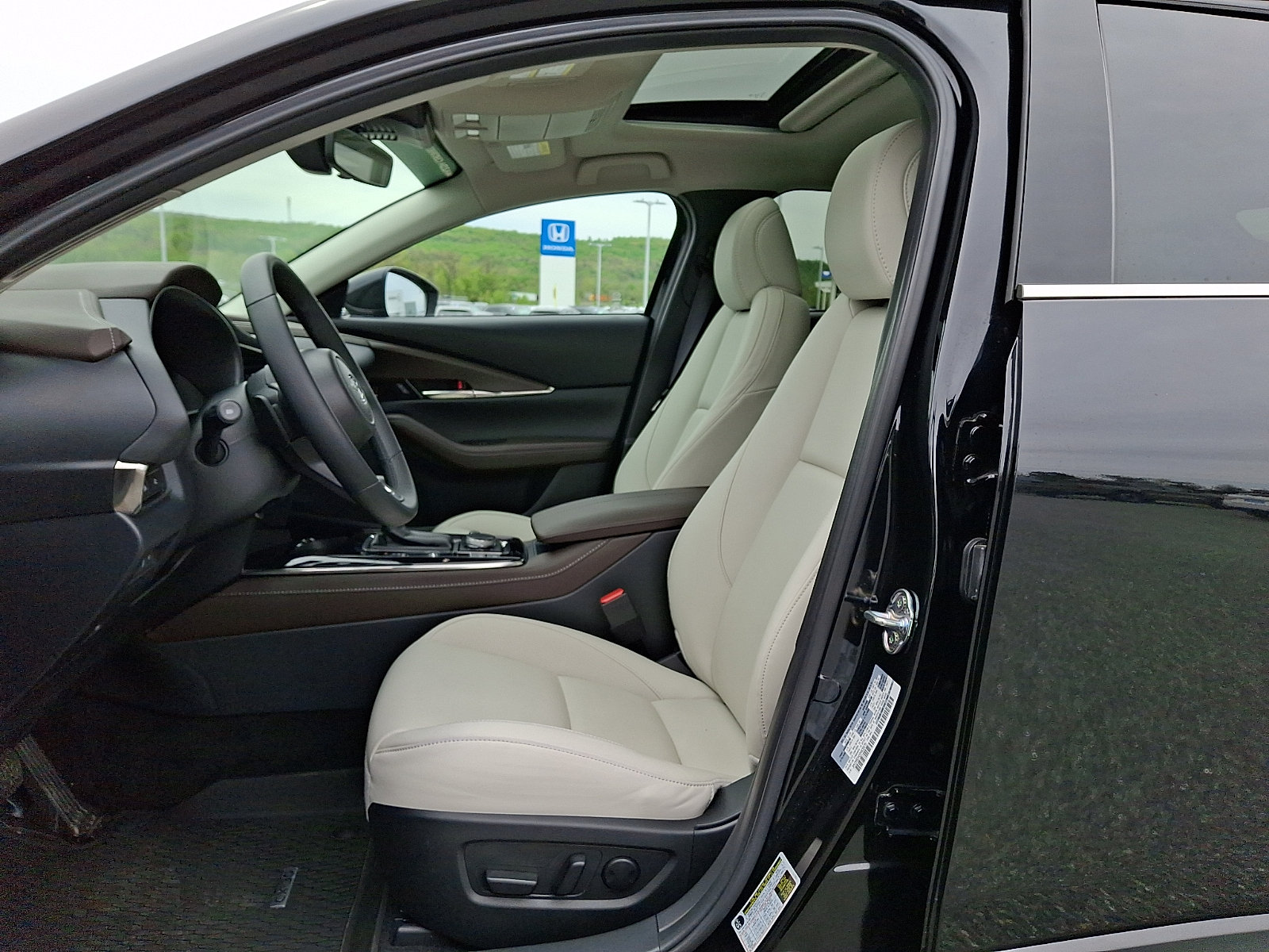Certified 2025 MAZDA CX-30 AWD 2.5 S w/ Premium Package image 13
