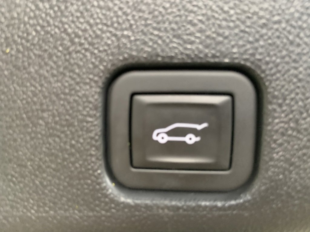 Used 2025 GMC Acadia Elevation image 20