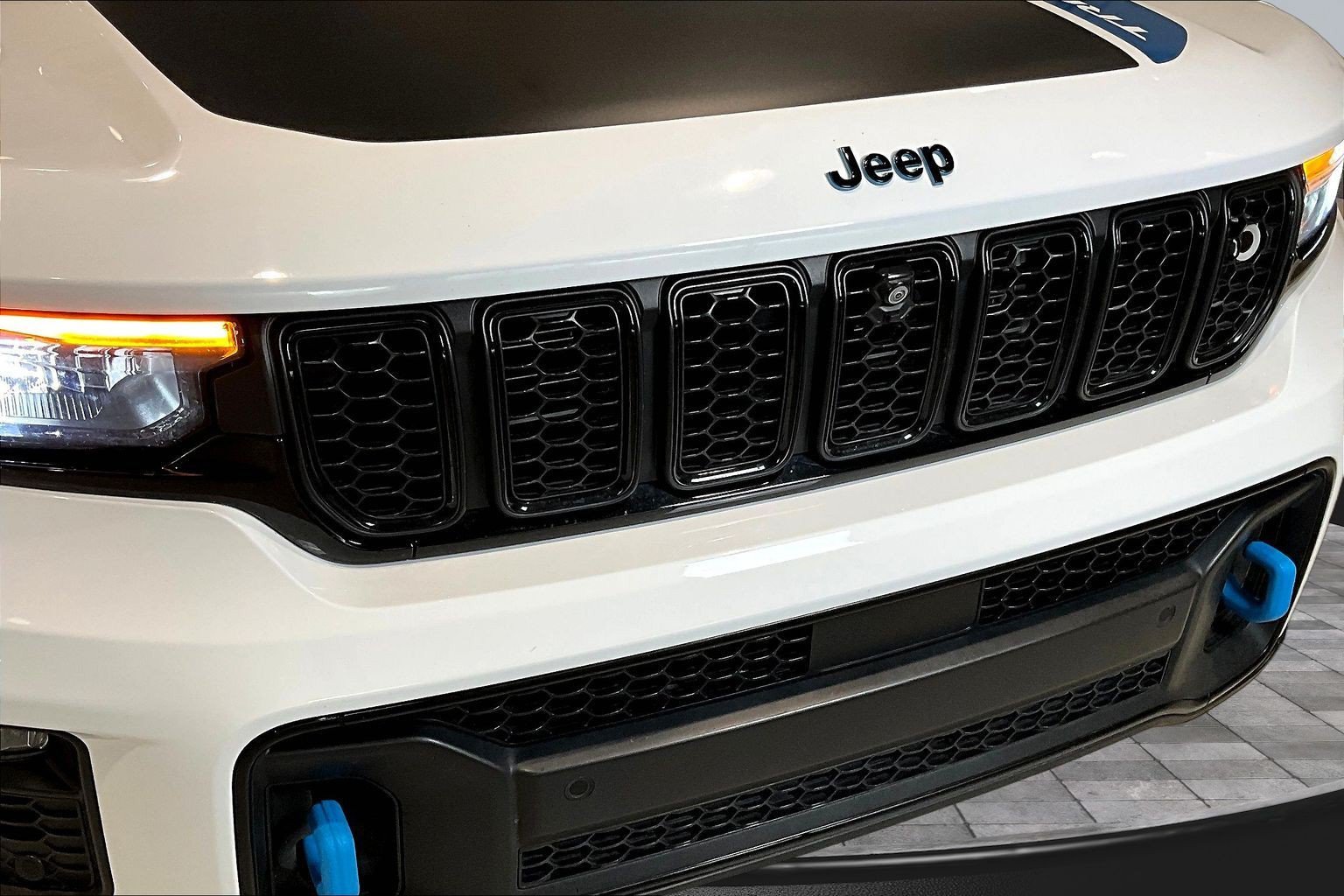 Used 2023 Jeep Grand Cherokee Trailhawk w/ Advanced Protech Group II AWD/4WD image 34